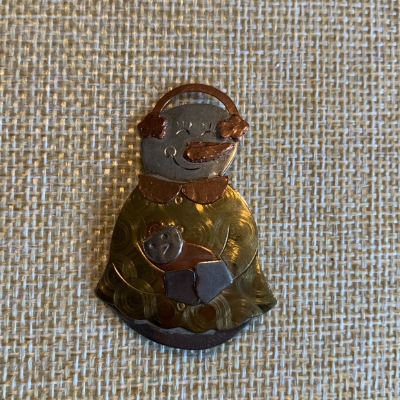 Mixed metal artisan made snowman pin - Picture 5 of 5